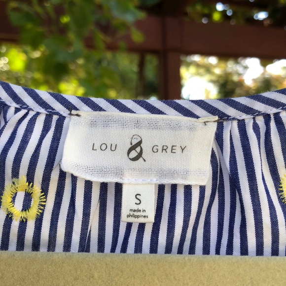 ๐บ Lou & Grey; Blue/White Striped Top w/Flowers S! - Picture 3 of 7